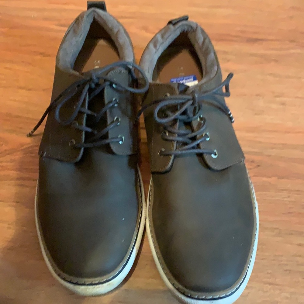 Super comfortable leather casual sneakers